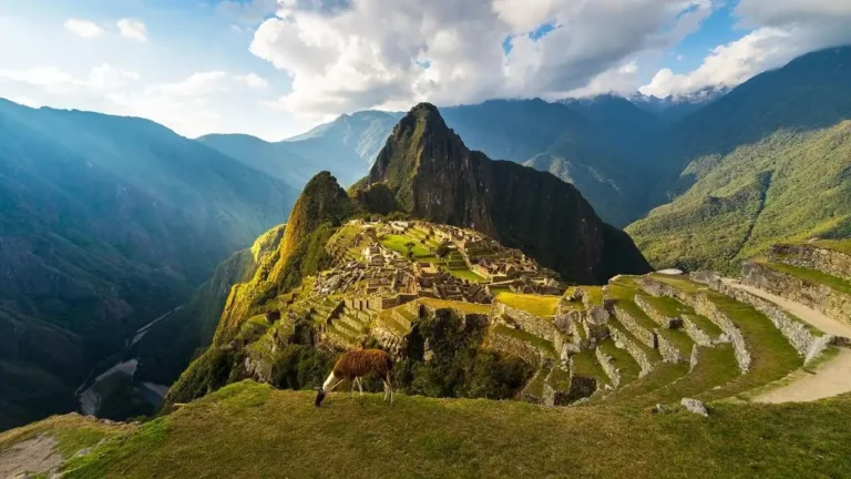 Cusco Tourism Sector Wants More Order at Machu Picchu Following Ticket System Reform 17 Scenic view of Machu Picchu citadel in Peru highlighting new visitor ticketing regulations